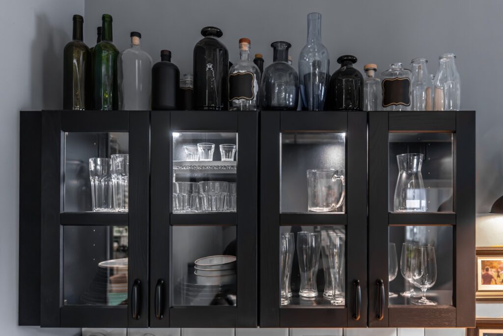 black-glass-kitchen-cabinet-with-bottles-glassware-home-bar-display (1) (1)